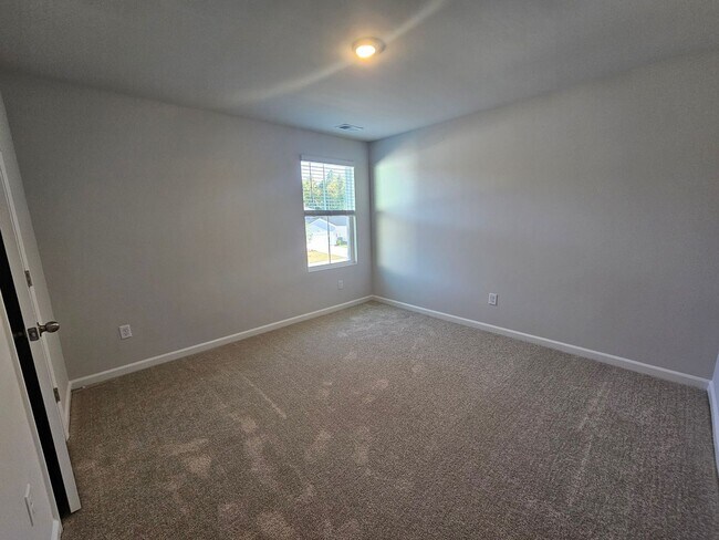 Building Photo - Waterfall Villages - 5 Bedroom- 2.5 Bath