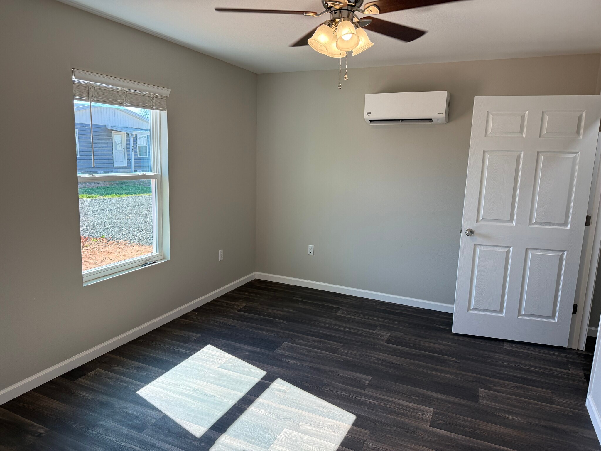 Building Photo - 80 Redwood Ln