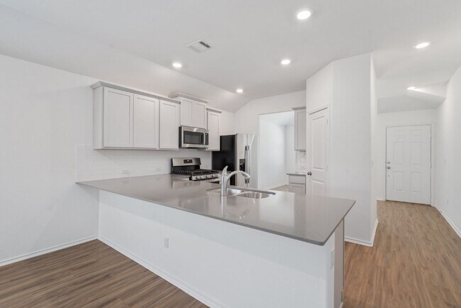 Building Photo - 290 Madrid