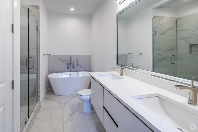 3 bed primary bathroom - Carolina Terrace