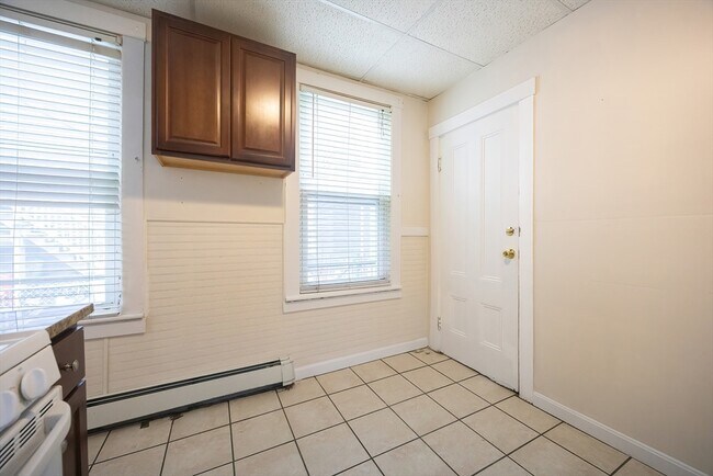 Building Photo - 796 Broadway