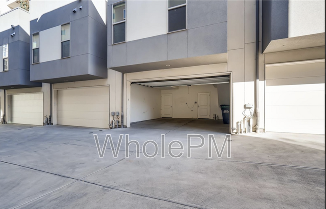 Building Photo - 2331 Glenarm Pl