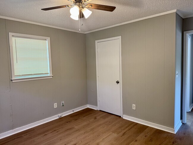 Building Photo - 2 Clervue Cir NE