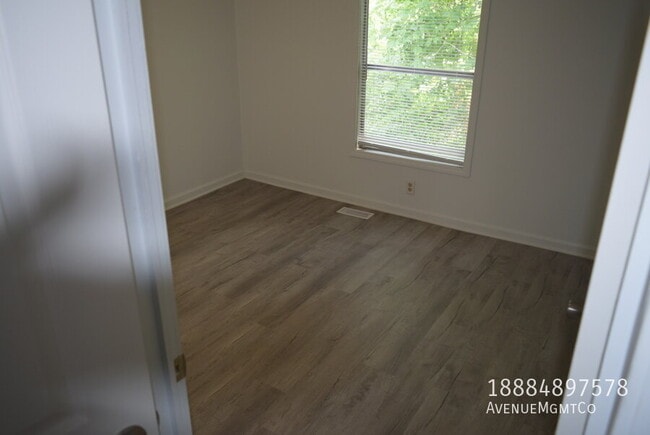 Building Photo - 715 23rd St NW