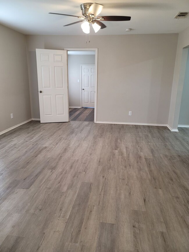 Building Photo - 4/2/2 TOTALLY renovated home