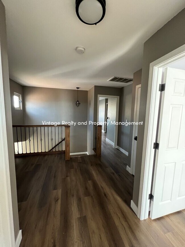 Building Photo - Ready To Go Top Of The Line 4 Bedroom Two ...