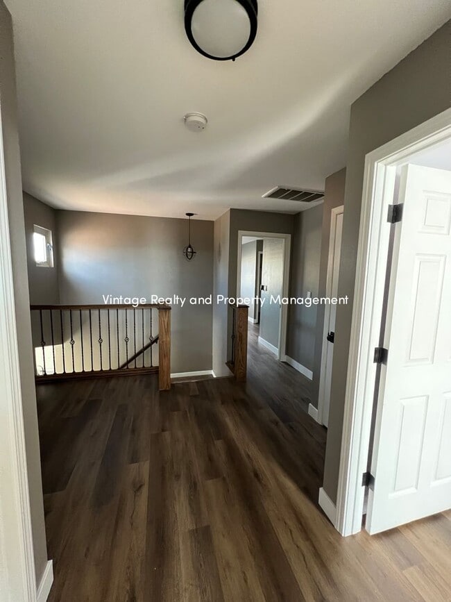 Building Photo - Ready To Go Top Of The Line 4 Bedroom Two Story Home!!!