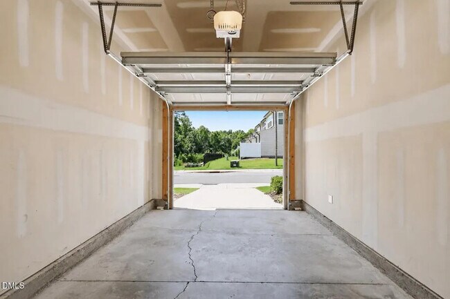 Building Photo - Lease OR Lease to Own