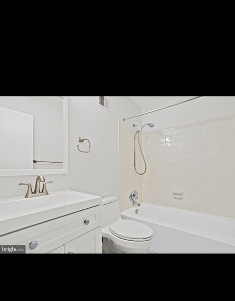 Building Photo - 6360 Silver Ridge Cir