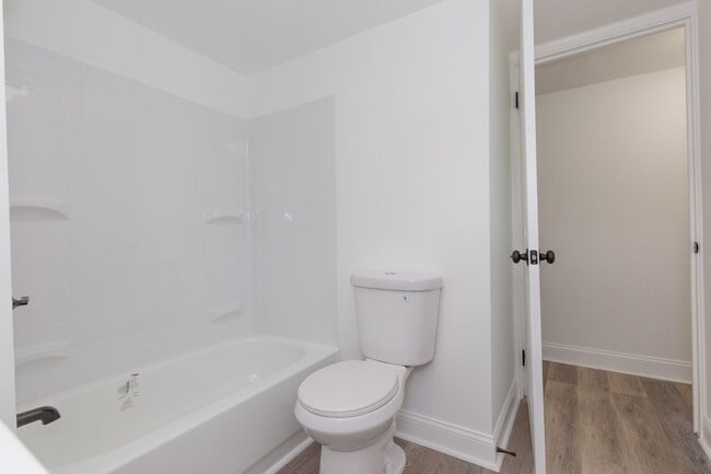 Building Photo - 2 Bed/1 Bath Trailer in Berkeley Springs