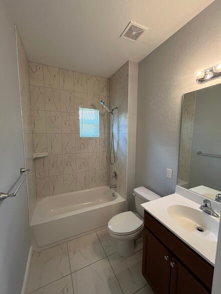 Building Photo - 2900 65th Dr