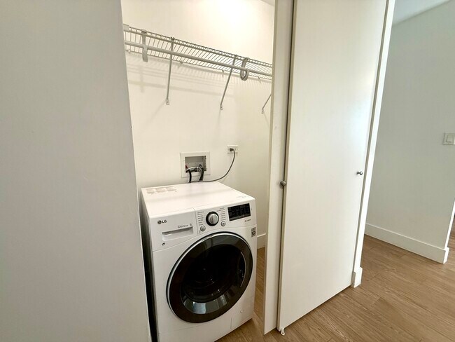 Building Photo - 420 W Belmont Ave