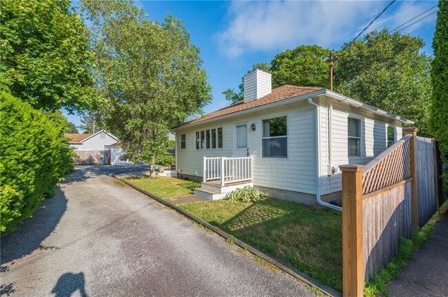 Building Photo - 137 A Kingstown Rd