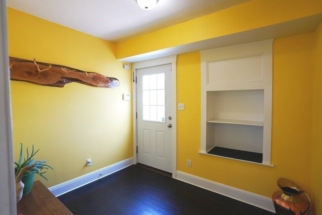 Building Photo - 43 Alpine Pl