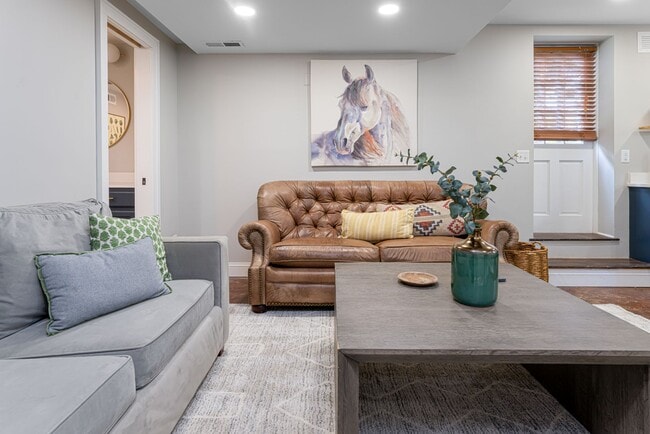 Building Photo - Beautifully Updated House - Awesome Montford Location