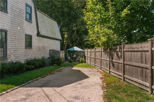 Building Photo - 99 Coggeshall Ave