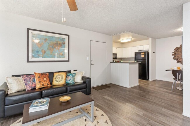 Building Photo - Paseo on University