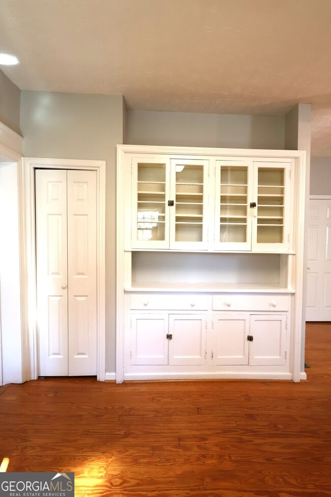 Building Photo - 217 Mountain View St