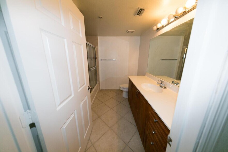 Building Photo - 6510 Emerald Dunes Dr