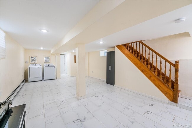 Building Photo - 154-24-154-13 13th Ave