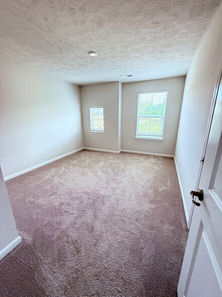 Building Photo - 3383 Jackson Park Dr NW