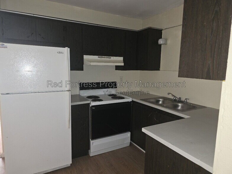 Building Photo - 718 Karlov St