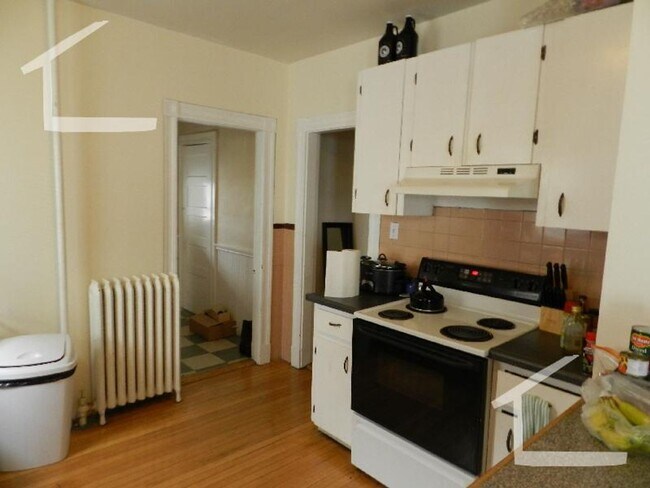 Building Photo - Faneuil St 3 Bed