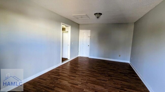 Building Photo - 215 Gordon St