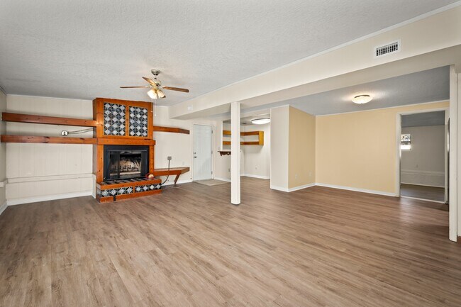 Building Photo - 3023 Lorman Dr