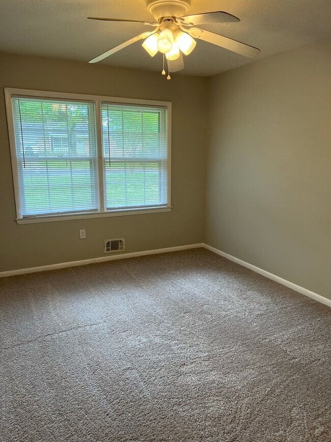 Building Photo - Brentwood Home close to UGAs Vet School