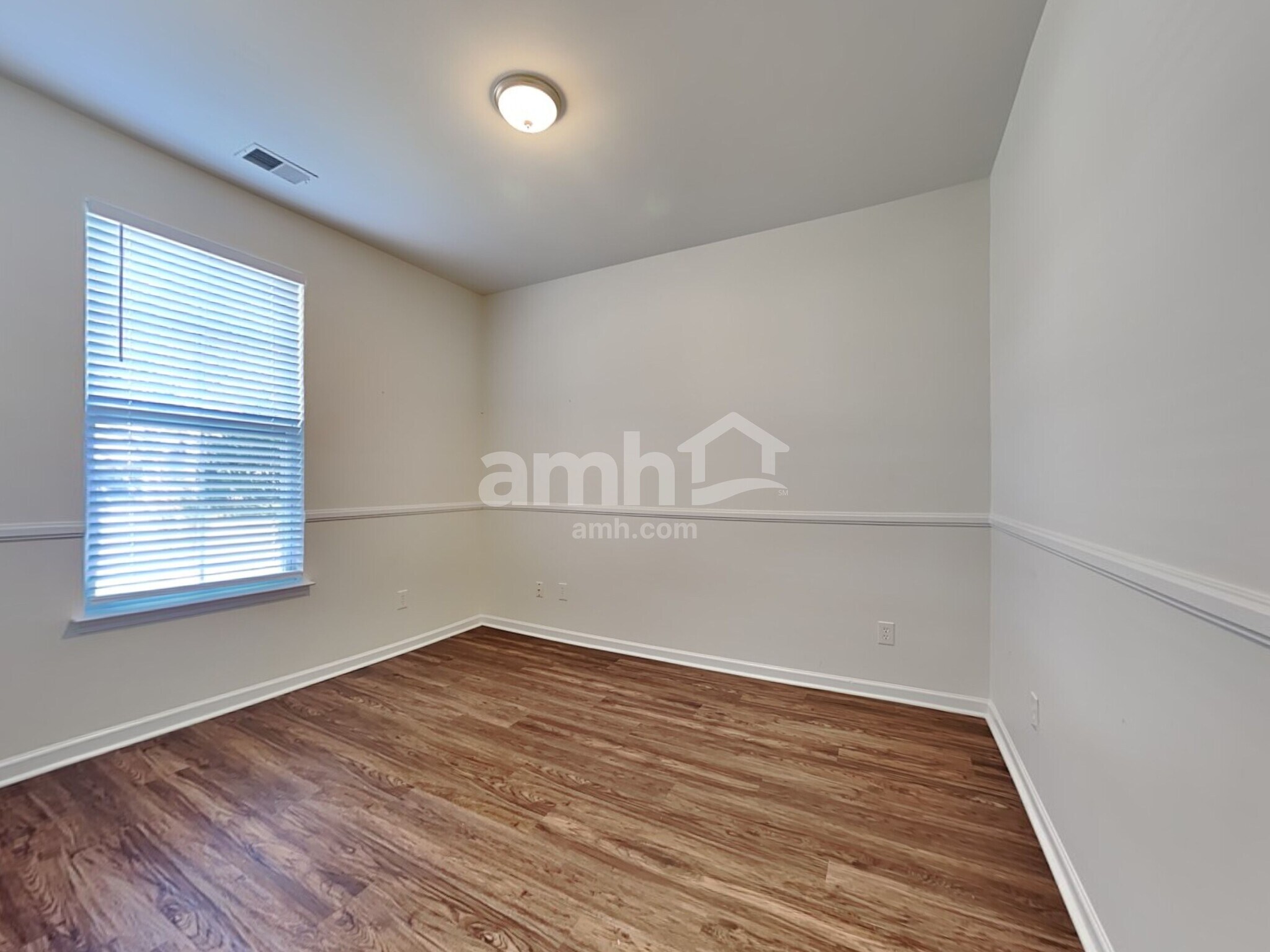 Building Photo - 110 Deerpath Trail