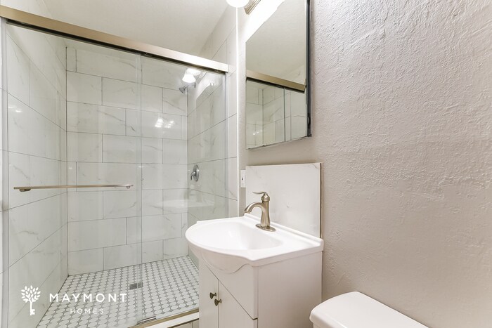 Building Photo - 1215 N Nowell St