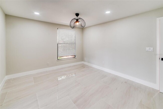 Building Photo - 15722 GardenSide Ln