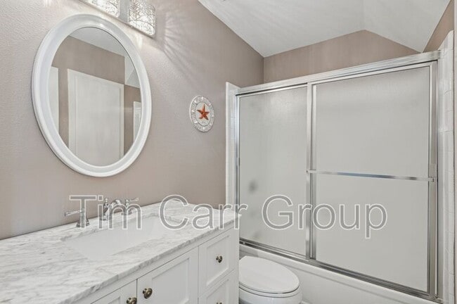 Building Photo - 350 Avocado St