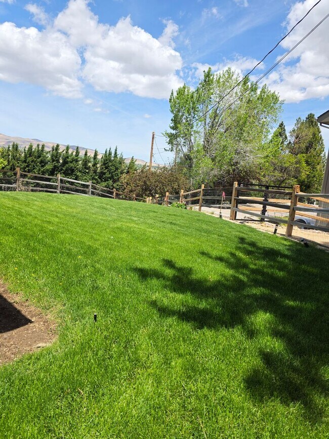 Building Photo - Executive Home with an Executive View