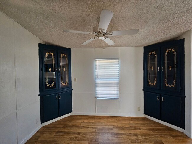 Building Photo - First Month Free!! Remodeled and Cute Manufactured Home in Central BHC