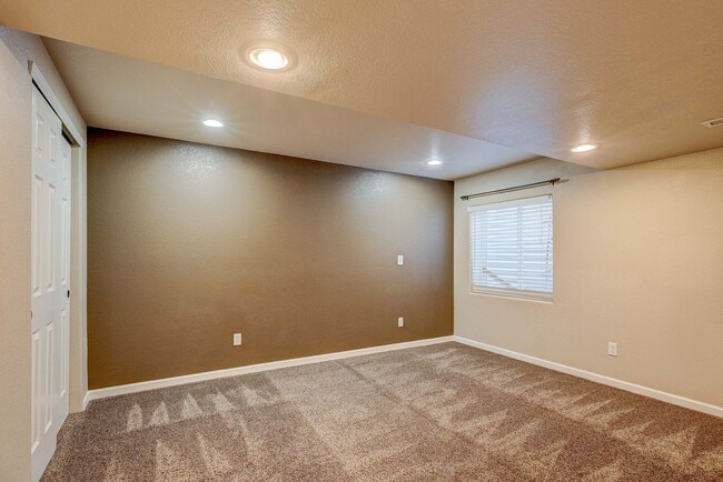 Building Photo - 5 bedroom single family home in Castle Rock.