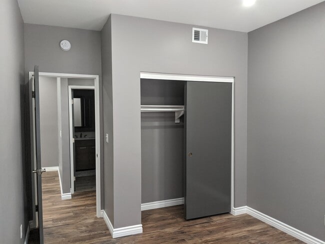 Building Photo - 23947 Del Monte Dr.