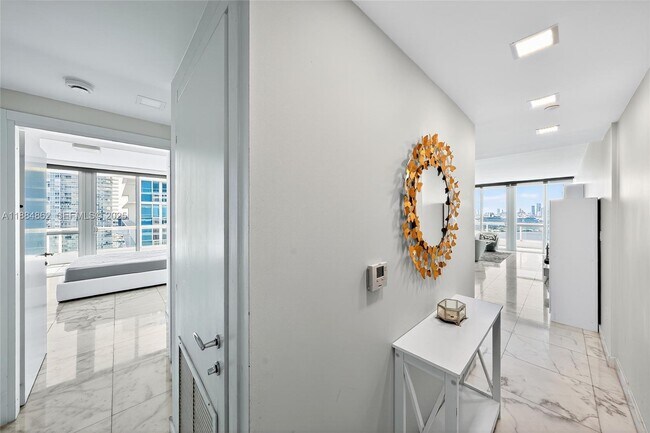 Building Photo - 540 West Ave