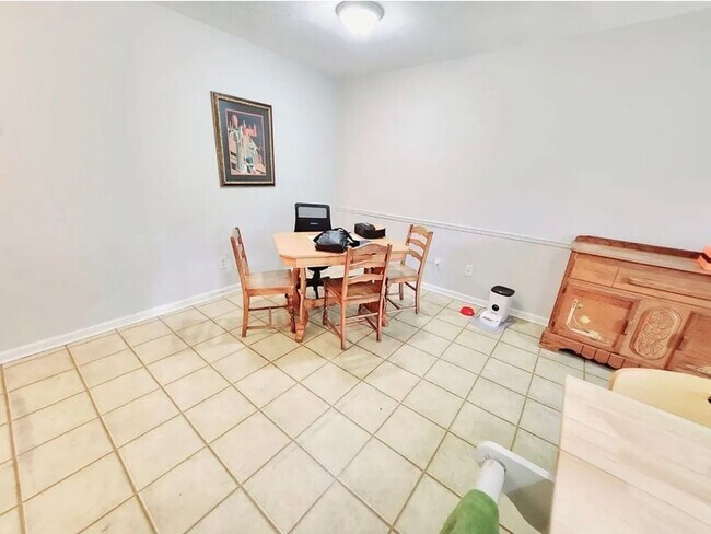 Building Photo - North Columbus 3 Bedrooms 2 Bath Garage