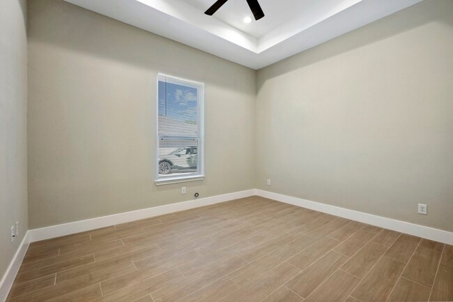 Building Photo - 70 Wyndemere Dr