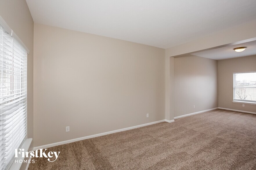 Building Photo - 13947 Royalwood Dr