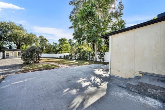 Building Photo - 1027 N Hampton Ave