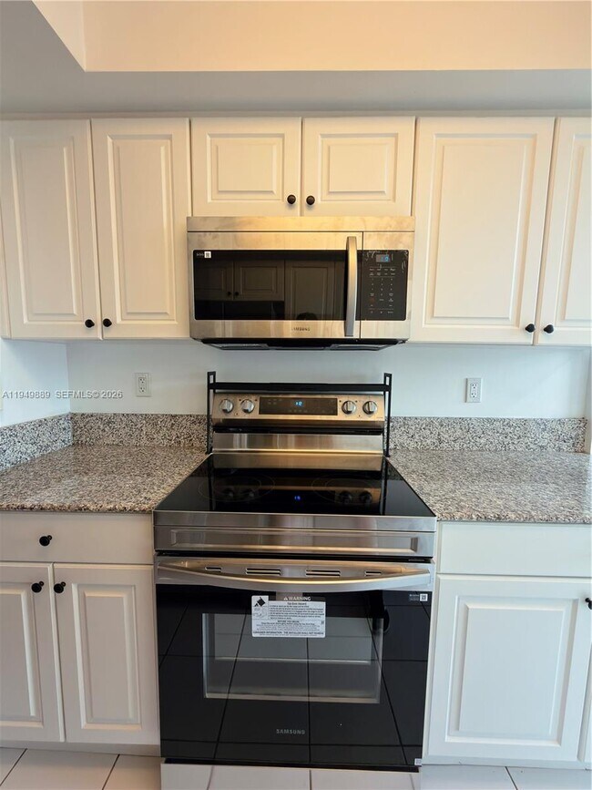 Building Photo - 2501 SW 37th Ave