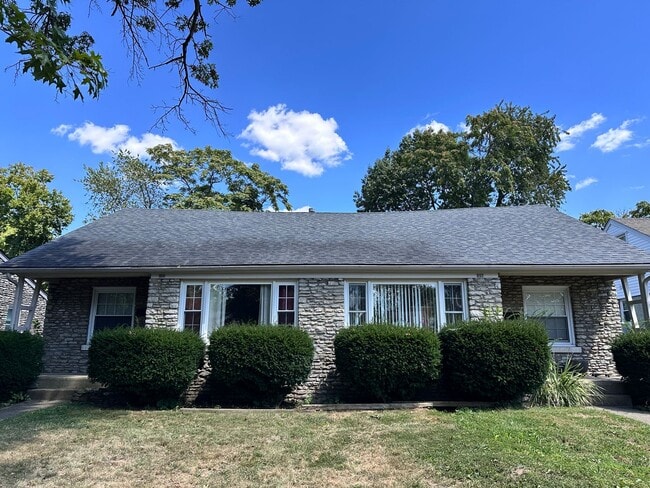 Building Photo - QUN 217-219