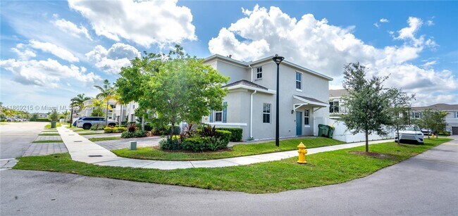 Building Photo - 750 SE 16th Ct