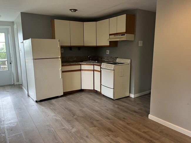 Building Photo - 212 Bellerose Ave
