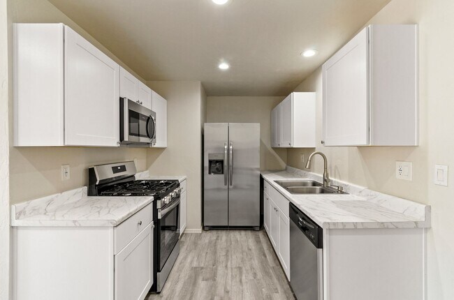 Building Photo - Centrally located - Remodeled Home