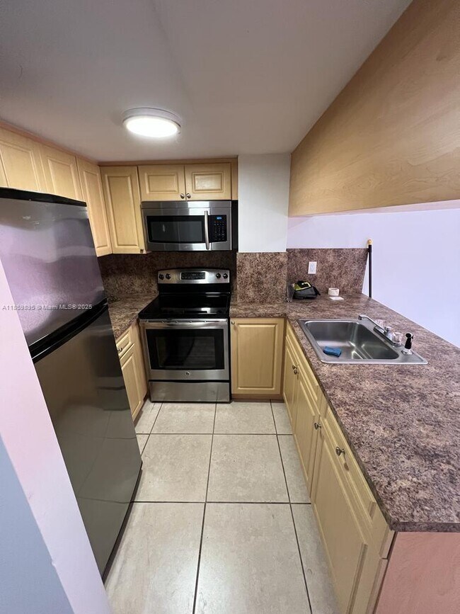 Building Photo - 1819 SW 107th Ave