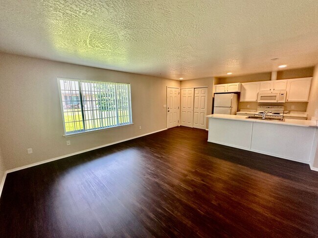 Building Photo - 3130 Meadow Glen Ln